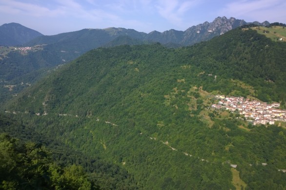 Moerna (in alto a sx), Turano (in basso a sx), Magasa (a dx)